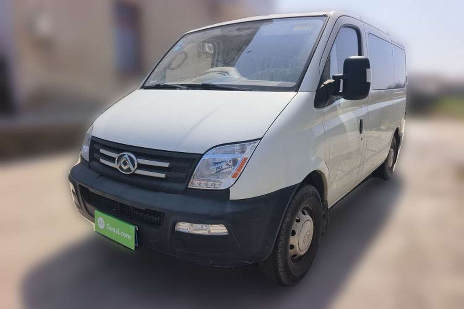 Used SAIC MAXUS Xintu V80 2019 2.5T Classic Model 6-Speed Manual – Aoyuntong Modified Version Short Wheelbase Ultra-Low Roof 5/6 Seats Front Left 45 Deg