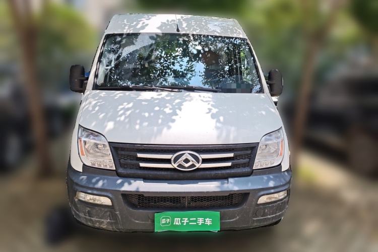 Used SAIC MAXUS Xintu V80 2019 2.5T Classic Model 6-Speed Manual Aotong Long Wheelbase Mid-Height 7-Seater Front