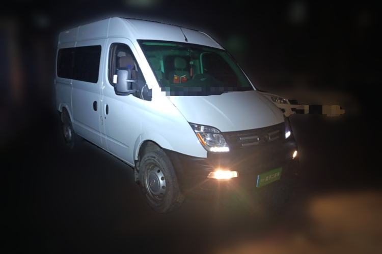Used SAIC MAXUS Xintu V80 2019 2.5T Classic Edition 6-Speed Manual – Aoyuntong Short Wheelbase Mid-Height Design 5/6 Seats Front Right 45 Deg