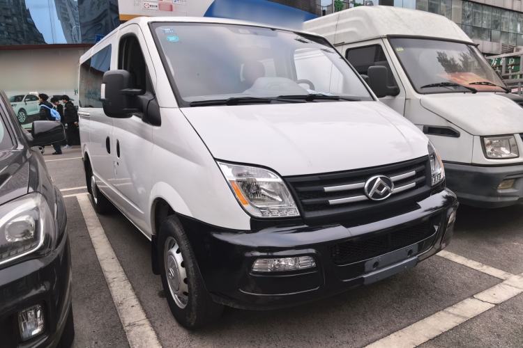 Used SAIC MAXUS Xintu V80 2019 2.5T Classic Model 6-Speed Manual – Aoyuntong Modified Version Short Wheelbase Ultra-Low Roof 5/6 Seats Front Right 45 Deg