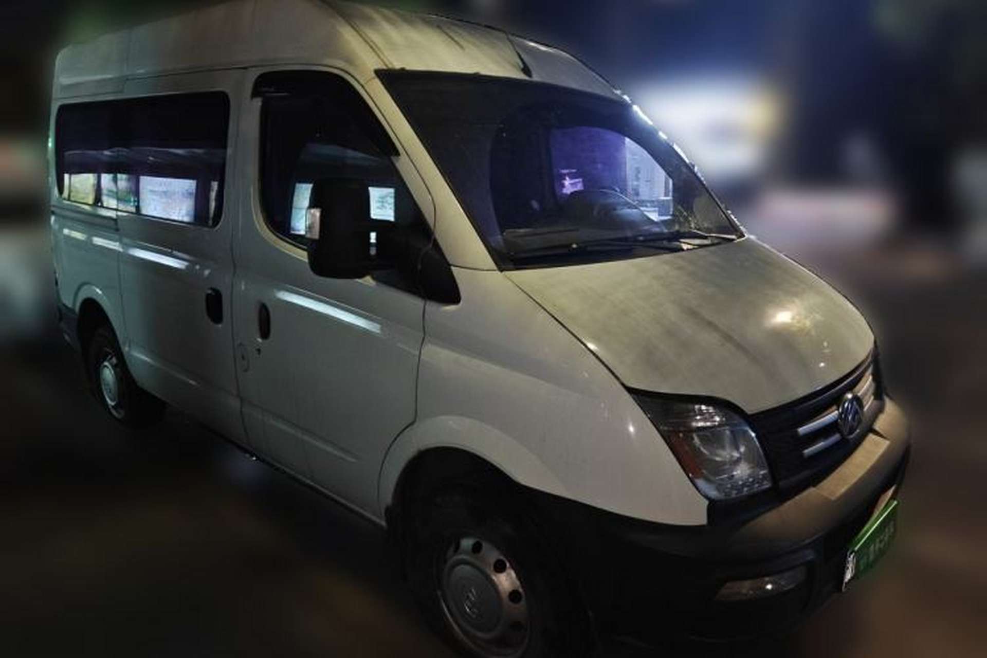 Used SAIC MAXUS Xintu V80 2019 2.5T Classic AMT Aoyuntong Short Wheelbase Mid-Roof 5/6-Seater Front Right 45 Deg