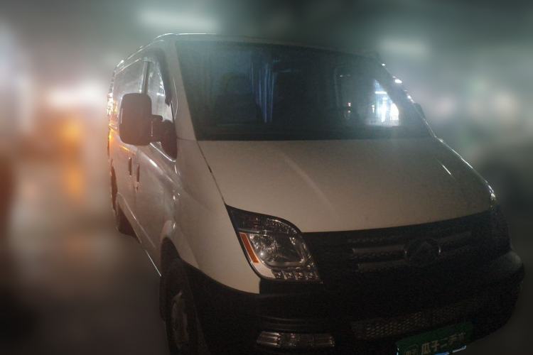 Used SAIC MAXUS Xintu V80 2019 2.5T Classic Model 6-Speed Manual – Aoyuntong Short Wheelbase Ultra-Low Roof 5/6 Seats Front Right 45 Deg