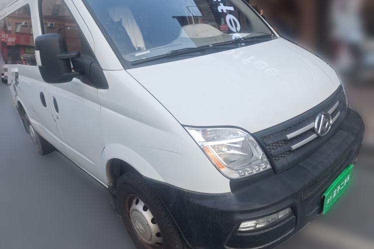 Used SAIC MAXUS Xintu V80 2019 2.5T Classic 6-Speed Manual Van Short Wheelbase Mid-Roof 6-Seater Front Right 45 Deg