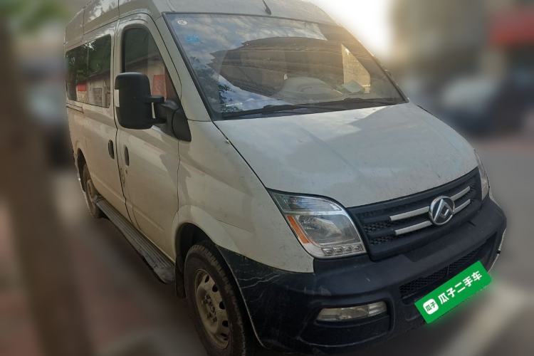 Used SAIC MAXUS Xintu V80 2019 2.5T Classic 6-Speed Manual Van Short Wheelbase Mid-Roof Design 2/3 Seats Front Right 45 Deg