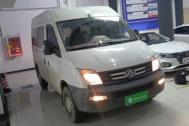 Used SAIC MAXUS Xintu V80 2019 2.5T Classic Edition 6-Speed Manual – Aoyuntong Short Wheelbase Mid-Height Design 5/6 Seats Front Right 45 Deg