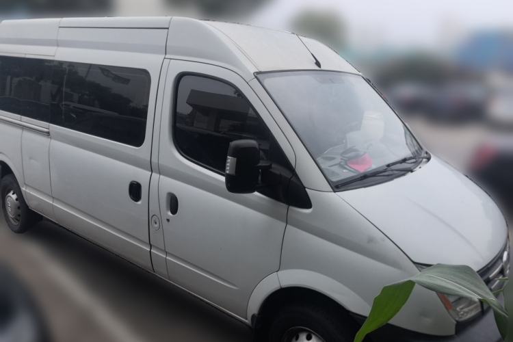 Used SAIC MAXUS Xintu V80 2019 2.5T Classic Model 6-Speed Manual Aotong Long Wheelbase Mid-Height 7-Seater Front Right 45 Deg