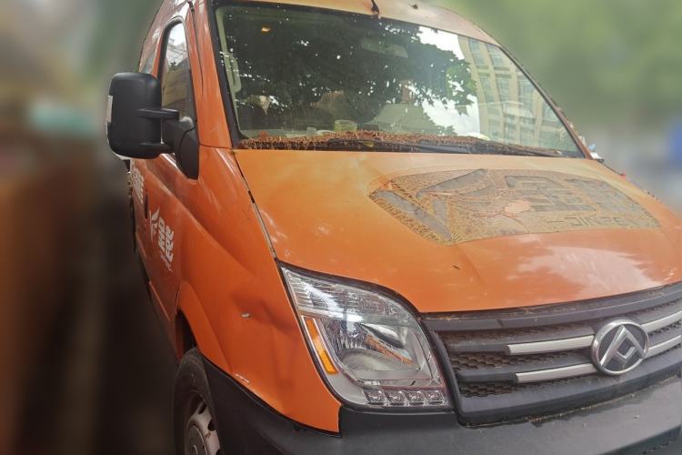 Used SAIC MAXUS Xintu V80 2019 2.5T Classic Edition 6-Speed Manual – Aoyuntong Modified Version Short Wheelbase Mid-Height Roof 5/6 Seats Front Right 45 Deg