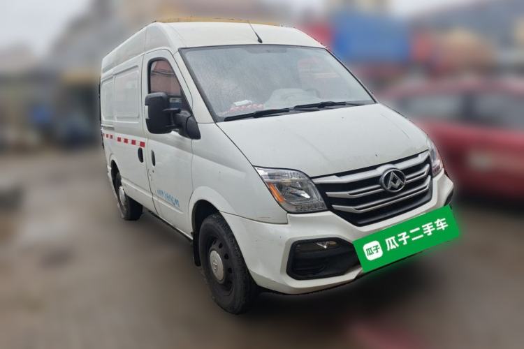 Used SAIC MAXUS Xintu V80 2019 2.5T Classic 6-Speed Manual Van Short Wheelbase Mid-Roof Design 2/3 Seats Front Right 45 Deg