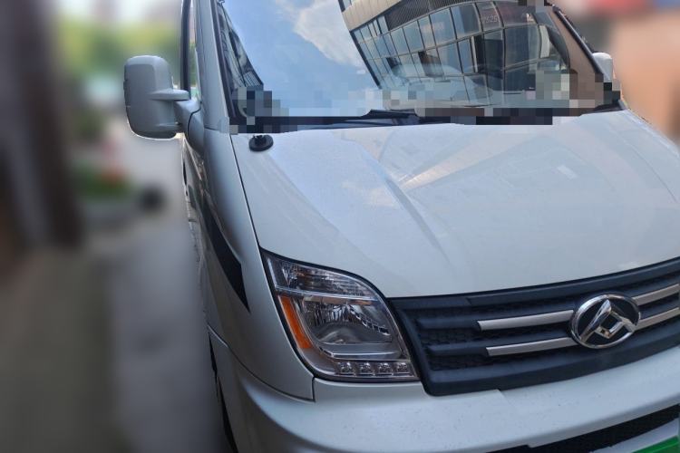 Used SAIC MAXUS Xintu V80 2019 2.5T Classic Model AMT Aoyuntong Short Wheelbase Ultra-Low Roof 5/6-Seater Front Right 45 Deg