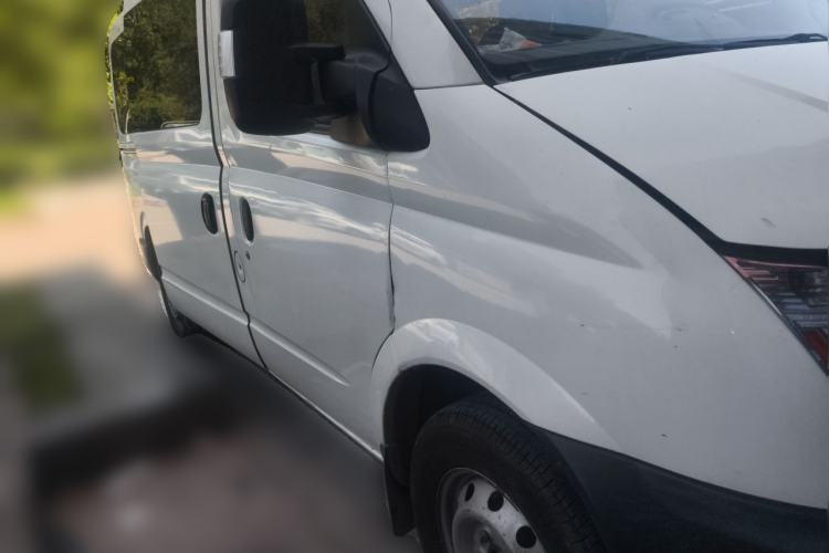 Used SAIC MAXUS Xintu V80 2019 2.5T Classic Model AMT Aoyuntong Short Wheelbase Ultra-Low Roof 5/6-Seater Front Right 45 Deg