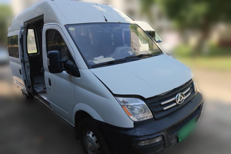 Used SAIC MAXUS Xintu V80 2019 2.5T Classic Model 6-Speed Manual – Aotong Long Wheelbase High-Roof 7-Seater Front Right 45 Deg