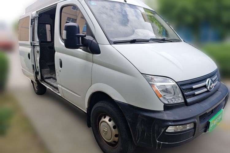 Used SAIC MAXUS Xintu V80 2019 2.5T Classic AMT Van Short Wheelbase Mid-Roof 6-Seater Front Right 45 Deg