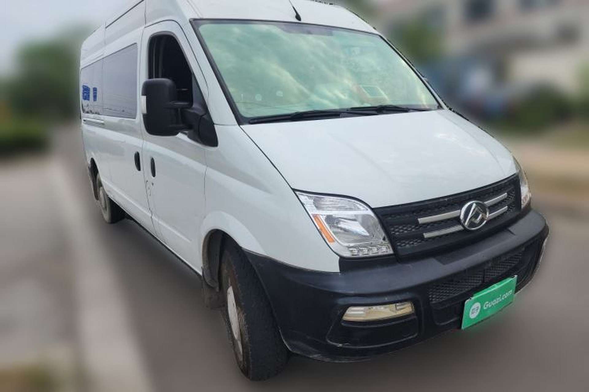 Used SAIC MAXUS Xintu V80 2019 2.5T Classic Model 6-Speed Manual Aotong Long Wheelbase Mid-Height 7-Seater Front Right 45 Deg