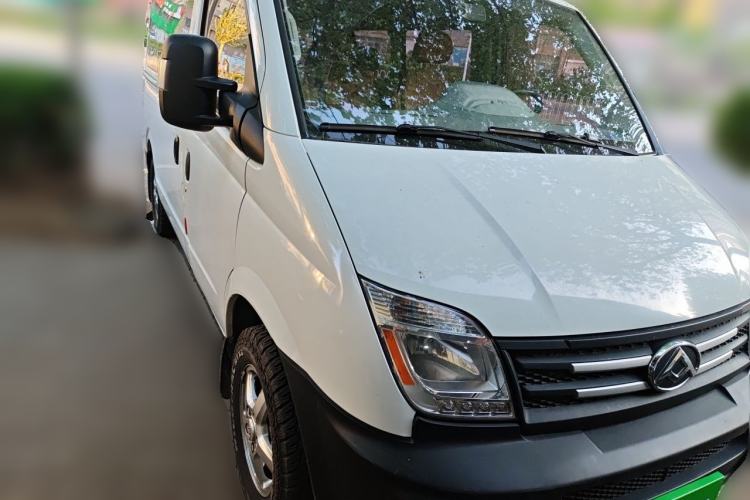 Used SAIC MAXUS Xintu V80 2019 2.5T Classic Model AMT Aoyuntong Facelifted Short Wheelbase Ultra-Low Roof 5/6-Seater Front Right 45 Deg