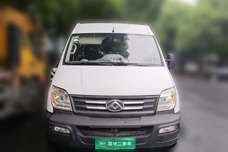 Used SAIC MAXUS Xintu V80 2019 2.5T Classic Model 6-Speed Manual Aotong Long Wheelbase Mid-Height 7-Seater Front
