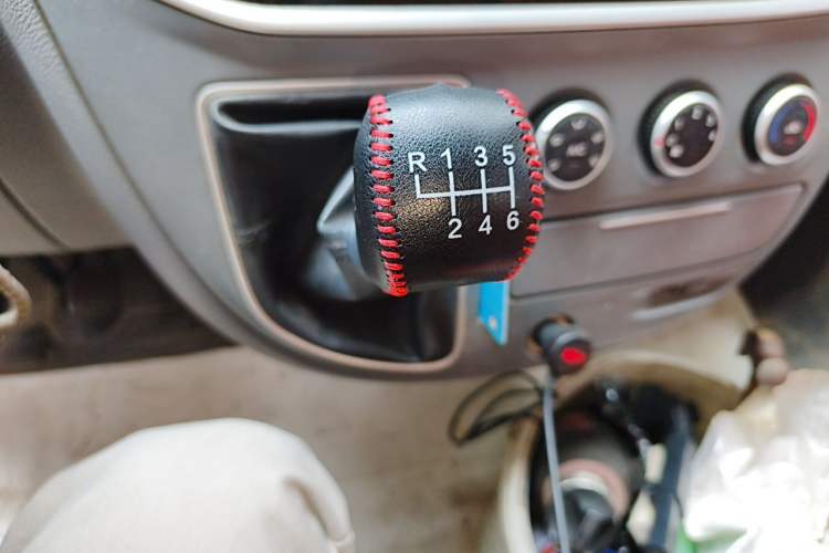 Used SAIC MAXUS Xintu V80  Gear Lever