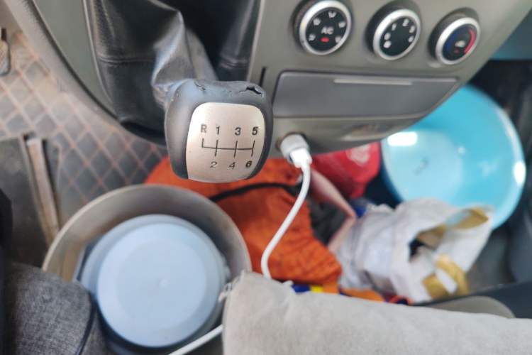 Used SAIC MAXUS Xintu V80 2019 2.5T Classic Version 6-Speed Manual – Aoyuntong Modified Long Wheelbase Mid-Height 7-Seater Gear Lever