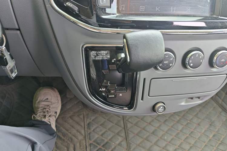 Used SAIC MAXUS Xintu V80  Gear Lever