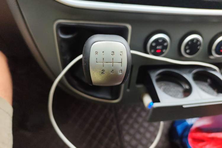 Used SAIC MAXUS Xintu V80 2019 2.5T Classic Model 6-Speed Manual Aotong Long Wheelbase Mid-Height 7-Seater Gear Lever