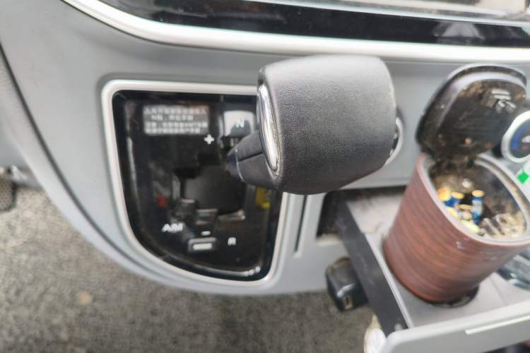 Used SAIC MAXUS Xintu V80  Gear Lever