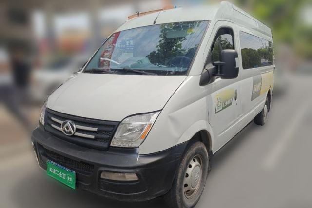 Used SAIC MAXUS Xintu V80 2019 2.5T Classic Model 6-Speed Manual Aotong Long Wheelbase Mid-Height 7-Seater