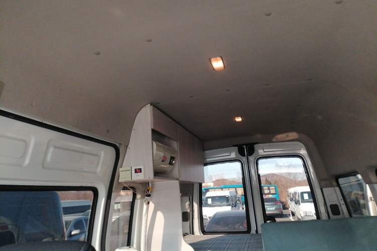 Used SAIC MAXUS Xintu V80 2019 2.5T Classic Model AMT Aoyuntong Long Wheelbase High-Roof 7-Seater Headliner