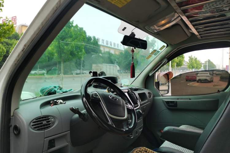 Used SAIC MAXUS Xintu V80 2019 2.5T Classic Edition 6-Speed Manual – Aoyuntong Short Wheelbase Mid-Height Design 5/6 Seats Headliner