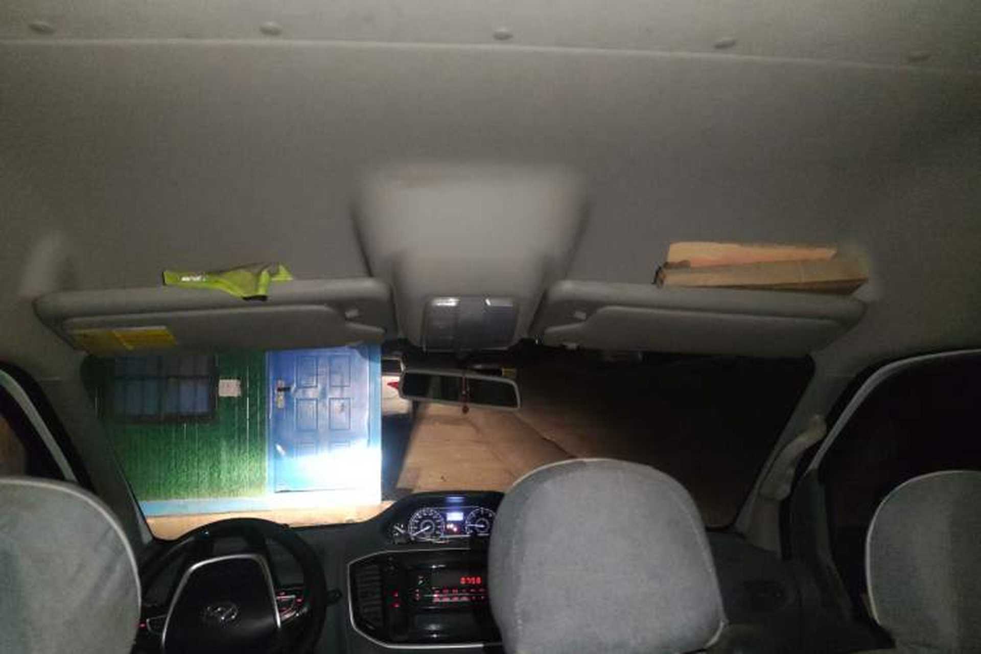 Used SAIC MAXUS Xintu V80 2019 2.5T Classic Model 6-Speed Manual Aotong Long Wheelbase Mid-Height 7-Seater Headliner