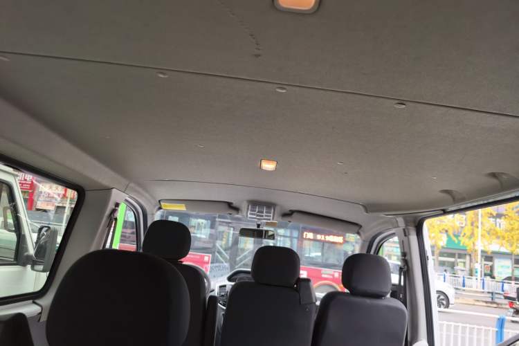 Used SAIC MAXUS Xintu V80 2019 2.5T Classic Model 6-Speed Manual – Aoyuntong Modified Version Short Wheelbase Ultra-Low Roof 5/6 Seats Headliner