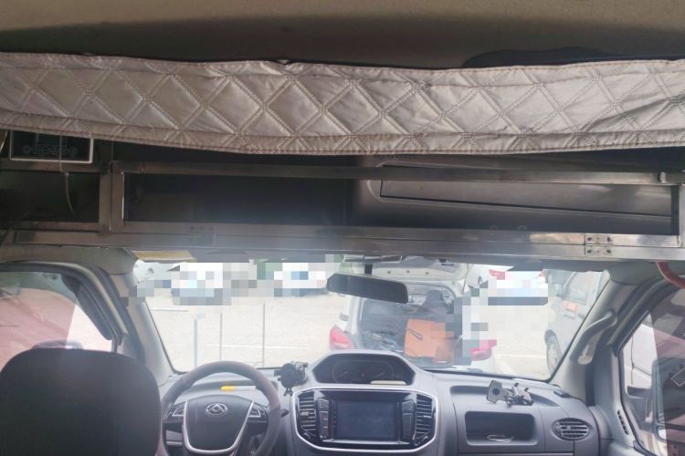 Used SAIC MAXUS Xintu V80 2019 2.5T Classic Model 6-Speed Manual Aotong Long Wheelbase Mid-Height 7-Seater Headliner