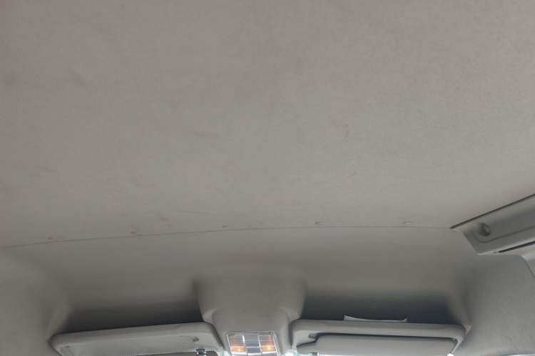 Used SAIC MAXUS Xintu V80 2019 2.5T Classic Version 6-Speed Manual – Aoyuntong Modified Long Wheelbase Mid-Height 7-Seater Headliner