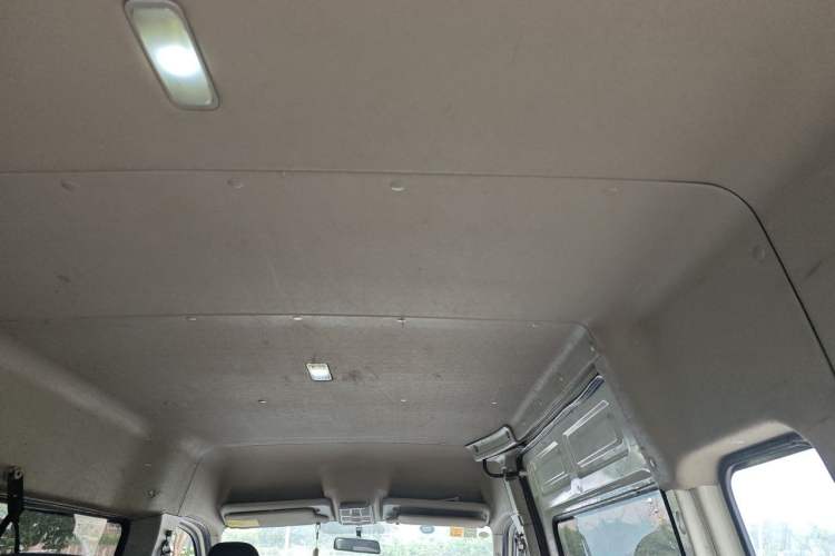 Used SAIC MAXUS Xintu V80 2019 2.0T Plus 6-speed Manual – Aotong Long Wheelbase Mid-Height 7-Seater Headliner