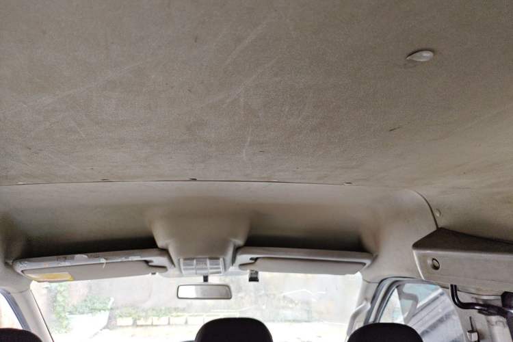 Used SAIC MAXUS Xintu V80 2019 2.5T Classic Edition 6-Speed Manual – Aoyuntong Short Wheelbase Mid-Height Design 5/6 Seats Headliner