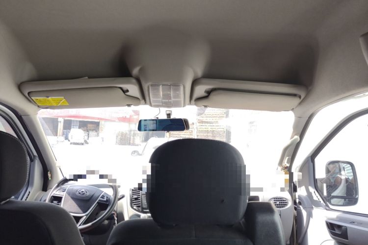 Used SAIC MAXUS Xintu V80 2019 2.5T Classic 6-Speed Manual Van Short Wheelbase Mid-Roof Design 2/3 Seats Headliner