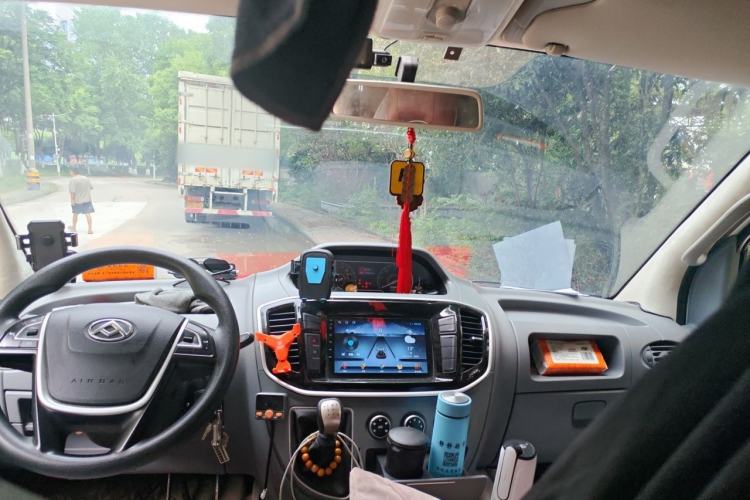 Used SAIC MAXUS Xintu V80 2019 2.5T Classic Version 6-Speed Manual – Aoyuntong Modified Long Wheelbase Mid-Height 7-Seater Headliner