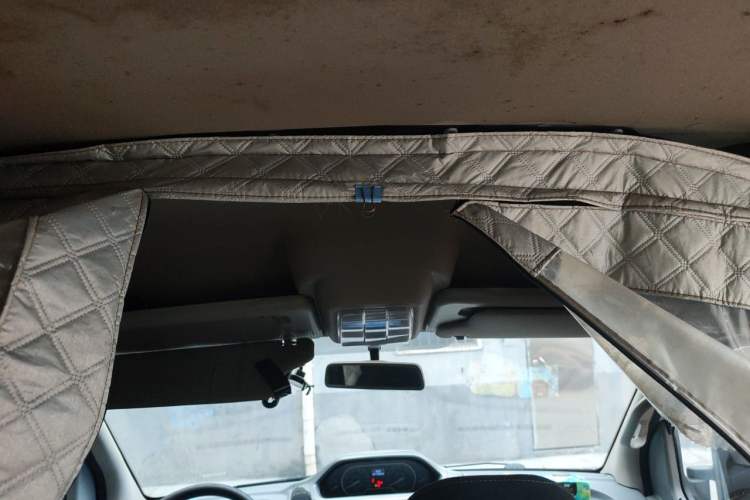 Used SAIC MAXUS Xintu V80 2019 2.5T Classic Model 6-Speed Manual Aotong Long Wheelbase Mid-Height 7-Seater Headliner