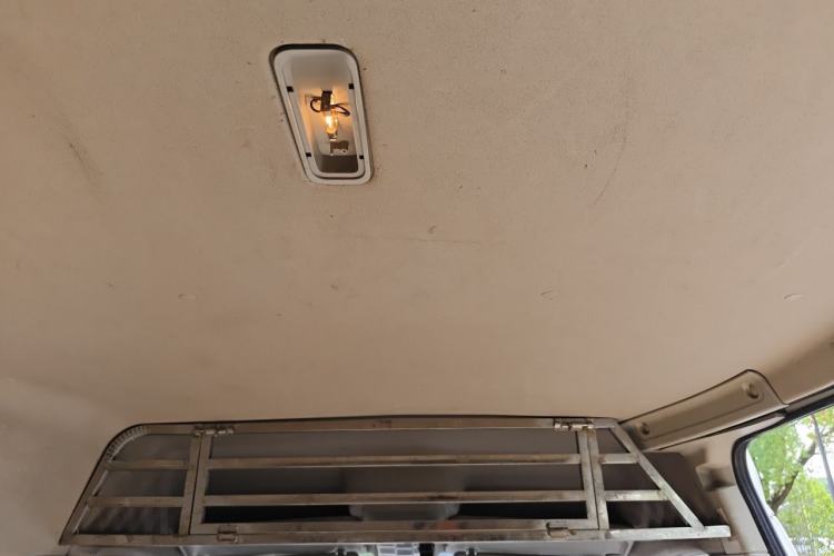 Used SAIC MAXUS Xintu V80 2019 2.5T Classic Version 6-Speed Manual – Aoyuntong Modified Long Wheelbase Mid-Height 7-Seater Headliner