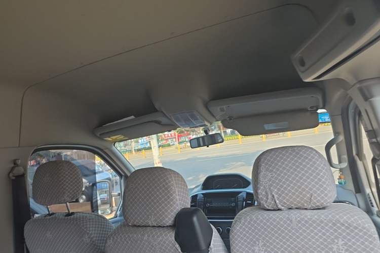 Used SAIC MAXUS Xintu V80 2019 2.5T Classic Edition 6-Speed Manual – Aoyuntong Modified Version Short Wheelbase Mid-Height Roof 5/6 Seats Headliner