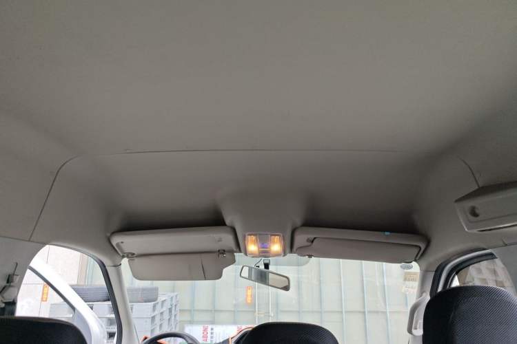 Used SAIC MAXUS Xintu V80 2019 2.5T Classic Edition 6-Speed Manual – Aoyuntong Modified Version Short Wheelbase Mid-Height Roof 5/6 Seats Headliner