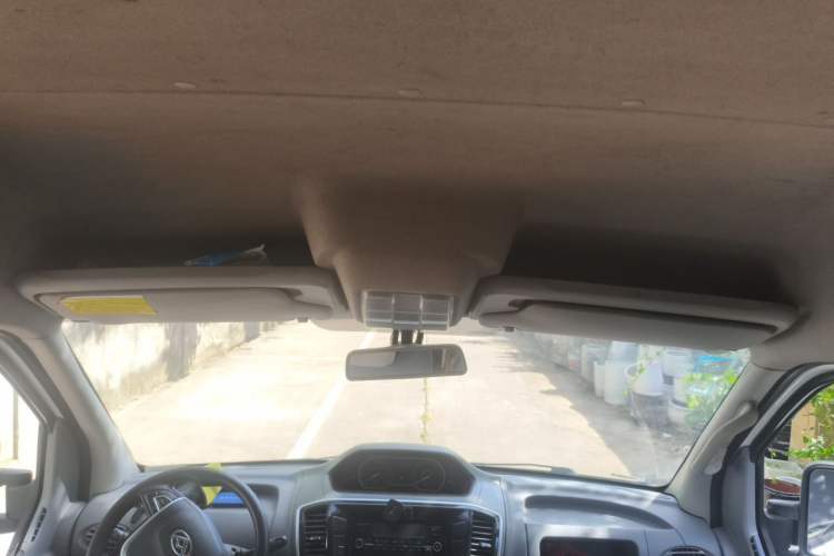 Used SAIC MAXUS Xintu V80 2019 2.5T Classic Version 6-Speed Manual – Aoyuntong Modified Long Wheelbase Mid-Height 7-Seater Headliner