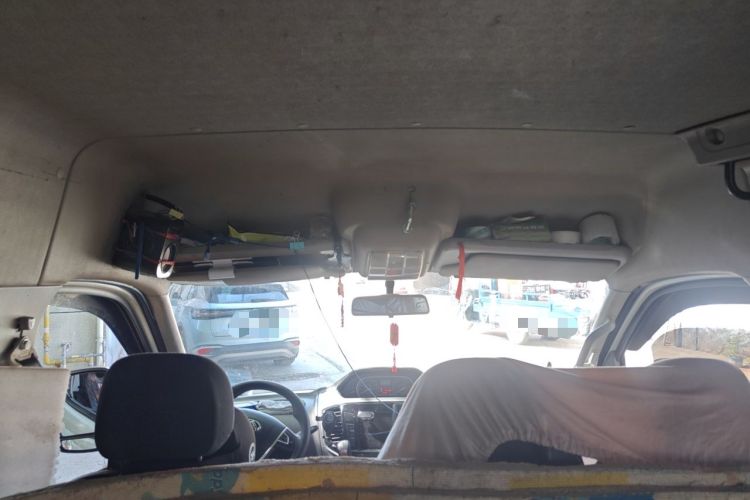 Used SAIC MAXUS Xintu V80 2019 2.5T Classic Version 6-Speed Manual – Aoyuntong Modified Long Wheelbase Mid-Height 7-Seater Headliner