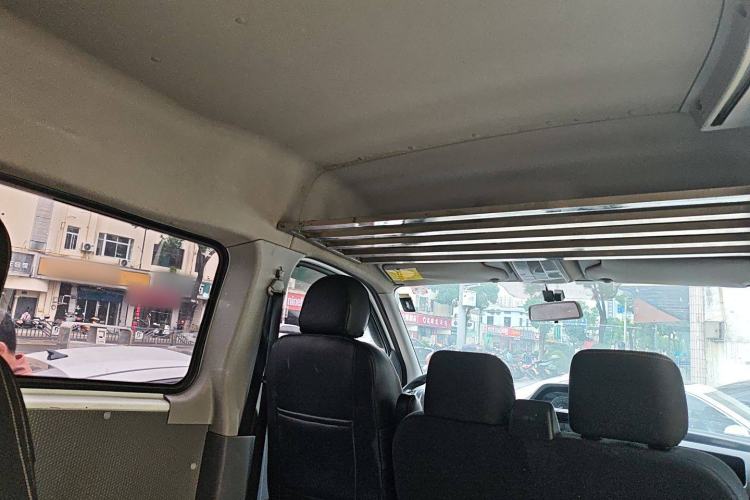 Used SAIC MAXUS Xintu V80 2019 2.5T Classic Model AMT Aoyuntong Long Wheelbase Mid-Roof 7-Seater Headliner