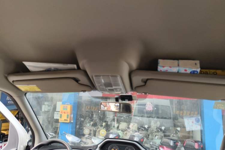 Used SAIC MAXUS Xintu V80 2019 2.0T Plus AMT Aoyuntong Short Wheelbase Mid-Roof 5/6-Seater Headliner