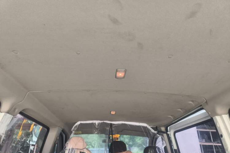 Used SAIC MAXUS Xintu V80 2019 2.5T Classic Model AMT Aoyuntong Short Wheelbase Ultra-Low Roof 5/6-Seater Headliner