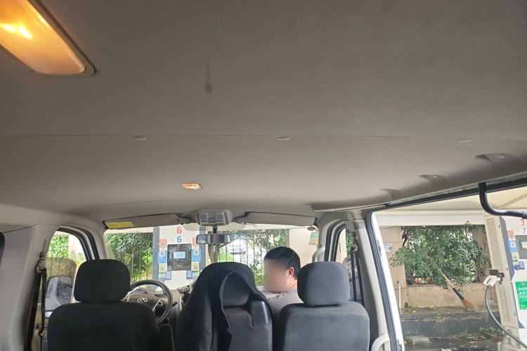 Used SAIC MAXUS Xintu V80 2019 2.5T Classic Model AMT Aoyuntong Short Wheelbase Ultra-Low Roof 5/6-Seater Headliner