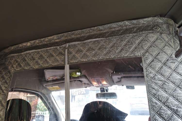 Used SAIC MAXUS Xintu V80 2019 2.5T Classic Version 6-Speed Manual – Aoyuntong Modified Long Wheelbase Mid-Height 7-Seater Headliner