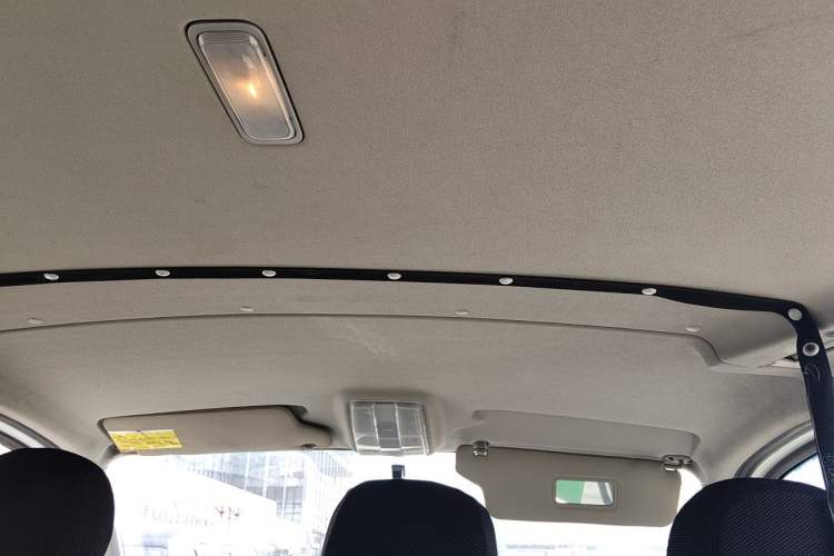 Used SAIC MAXUS Xintu V80 2019 2.5T Classic Model 6-Speed Manual – Aoyuntong Short Wheelbase Ultra-Low Roof 5/6 Seats Headliner