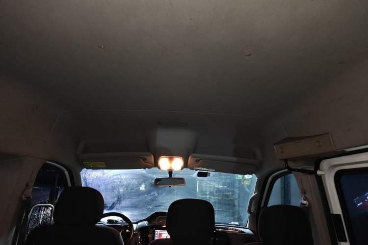 Used SAIC MAXUS Xintu V80 2019 2.0T Plus AMT Aoyuntong Short Wheelbase Mid-Roof 5/6-Seater Headliner