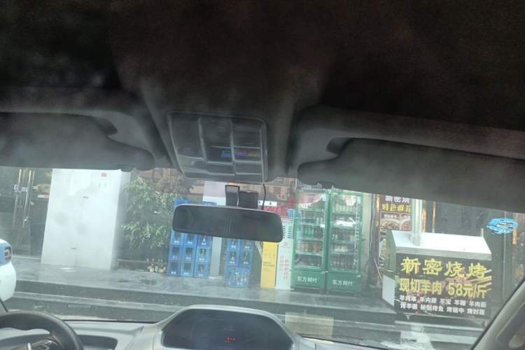 Used SAIC MAXUS Xintu V80 2019 2.0T Plus 6-speed Manual – Aotong Long Wheelbase Mid-Height 7-Seater Headliner