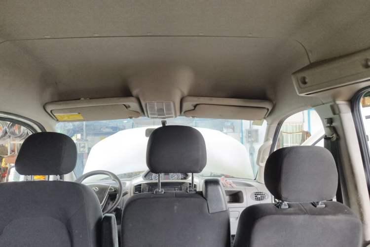 Used SAIC MAXUS Xintu V80 2019 2.5T Classic Edition 6-Speed Manual – Aoyuntong Modified Version Short Wheelbase Mid-Height Roof 5/6 Seats Headliner
